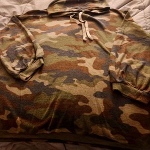 Honey Me Camo pullover Size 1X